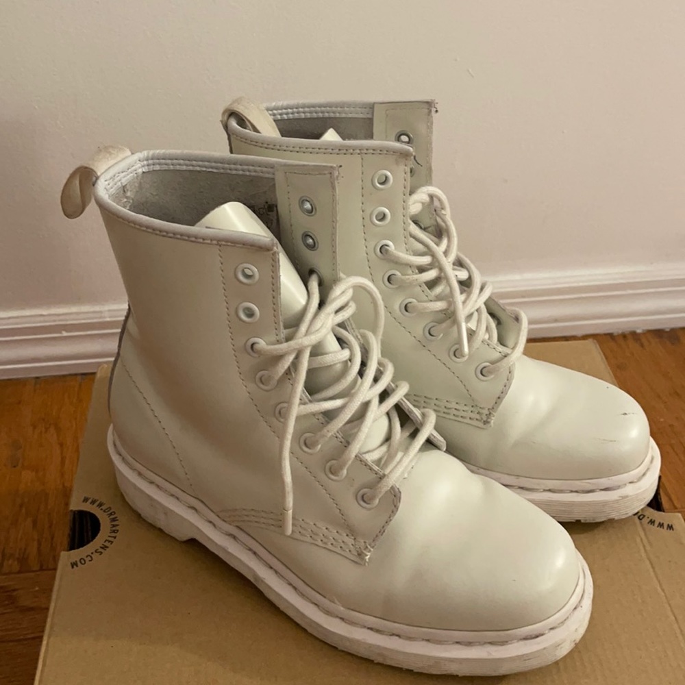 Dr. Martens 1460 Mono 8 Eye Boot Size IS 7 White